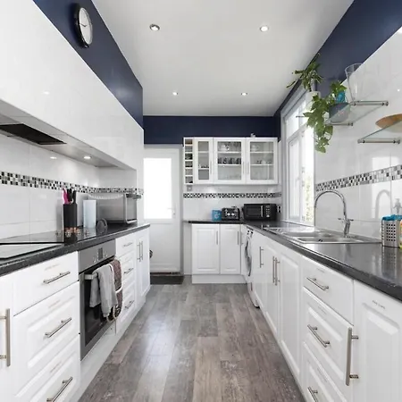 Apartment Eden House - & Saint Helier